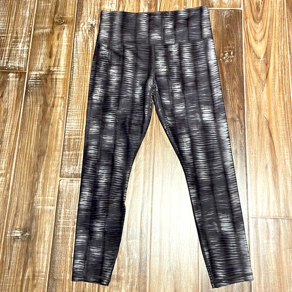 Athleta Elation 7/8 Tights—Size M - Picture 3 of 5